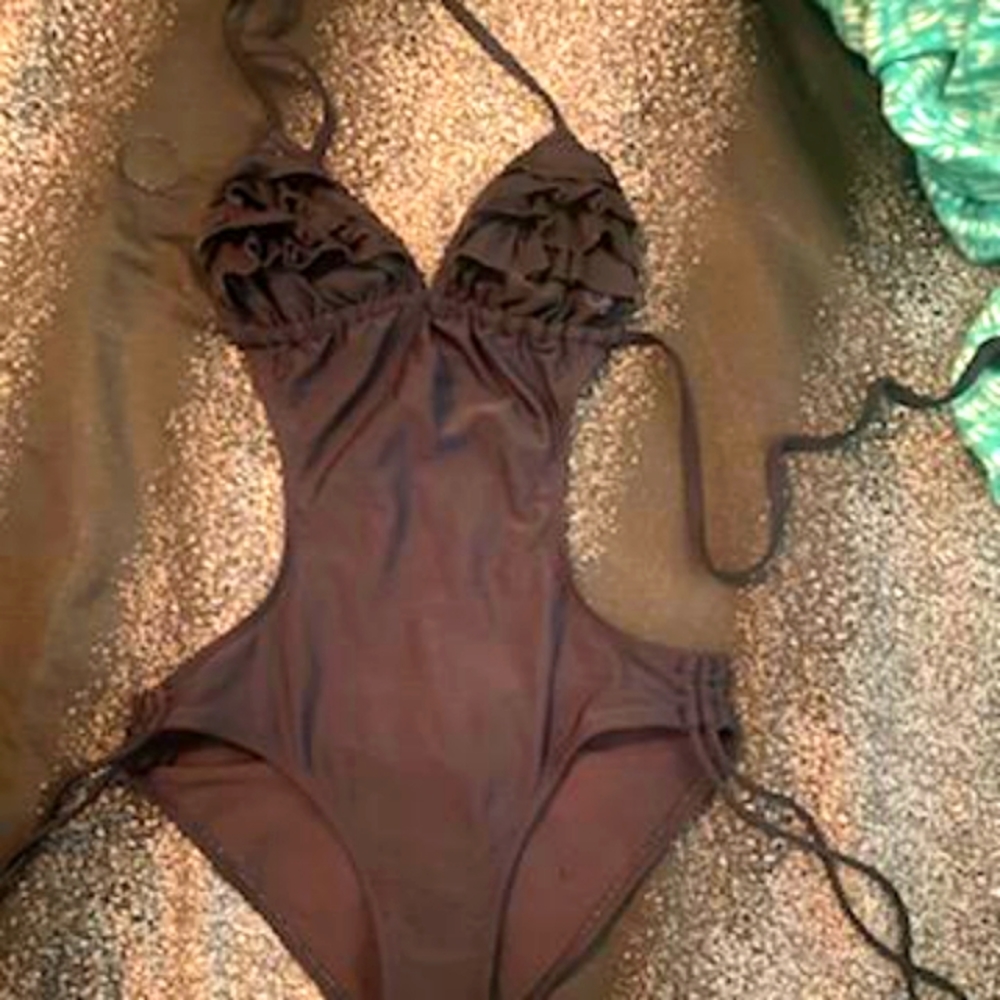 Bathing suit - Picture 1 of 1